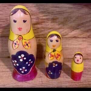 Vintage Russian Nesting Babushka Matreoshka Hand Paint Wooden Dolls Set 3 Piece‍